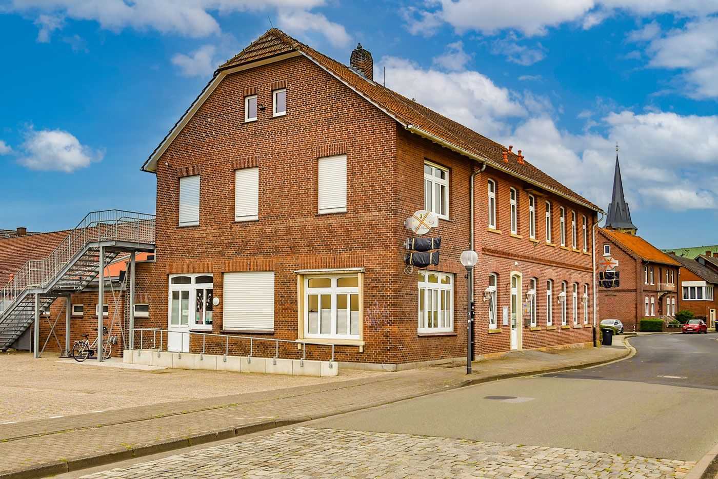 Altes Gasthaus Schütte (Familienzentrum) und Neugestaltung der Außenanlagen an der Bahnhof- und Poststraße